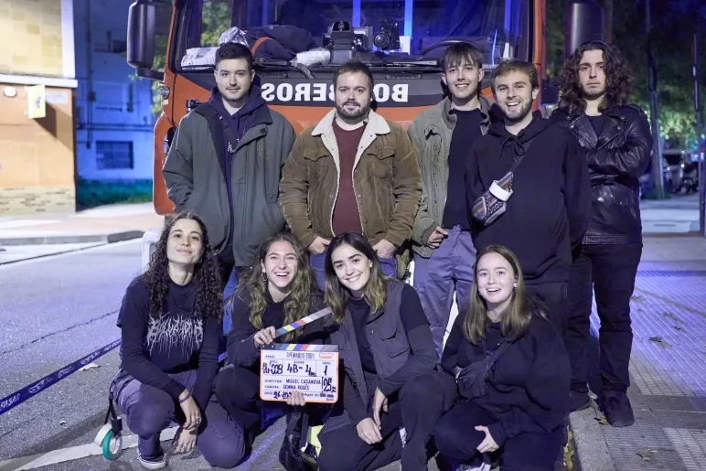 Alumnos y profesores del grado en Comunicación Audiovisual de la USJ participan en el rodaje del cortometraje 'Quemarlo todo'