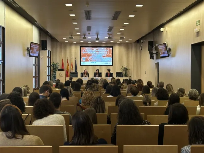 La Facultad de Ciencias de la Salud reúne a profesionales y alumnos en una jornada de actualización quirúrgica para enfermería