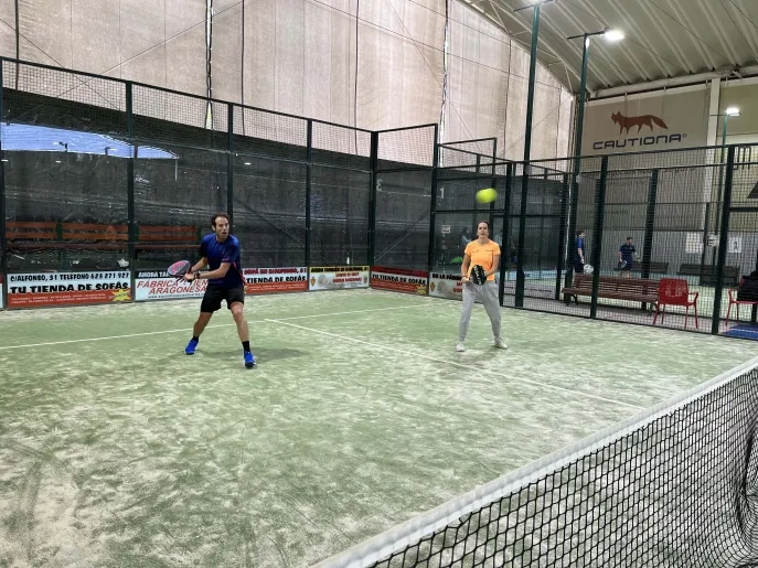 40 participantes compiten en el Torneo de Pádel Alumni USJ