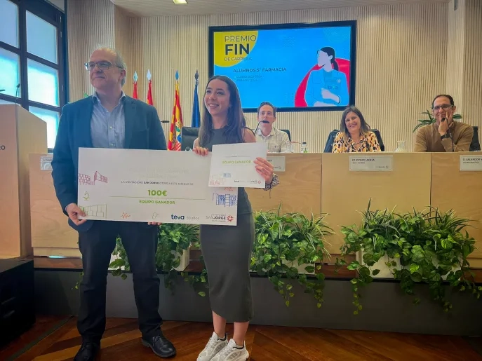 La Cátedra TEVA presenta y entrega el Premio Fin de Carrera del grado en Farmacia de la USJ