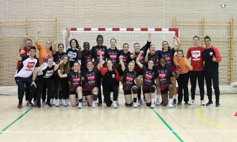 El egresado Adrián Floría continuará al frente del equipo de Balonmano Schär Colores Zaragoza